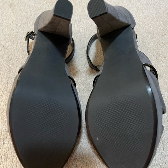 Grey t-strap suede shoe - Picture 7 of 8